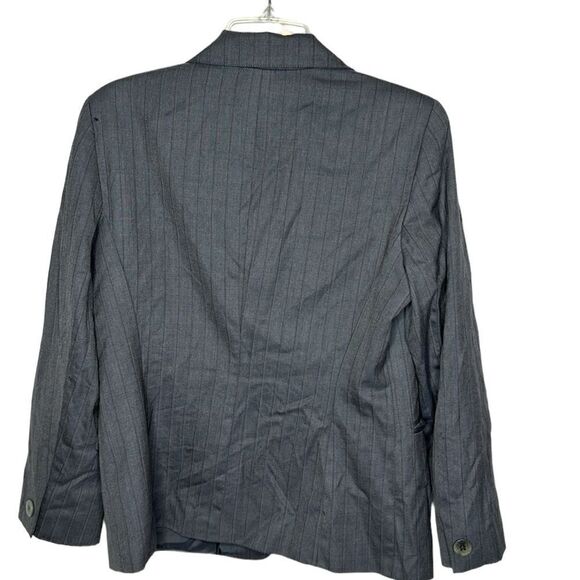 Lafayette 148 Pin Stripe Grey 100% Wool blazer. Size 12 Petite. - Picture 5 of 8